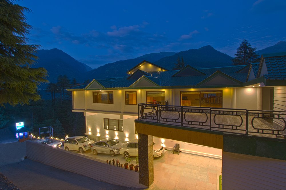 8. MAIN FACADE11