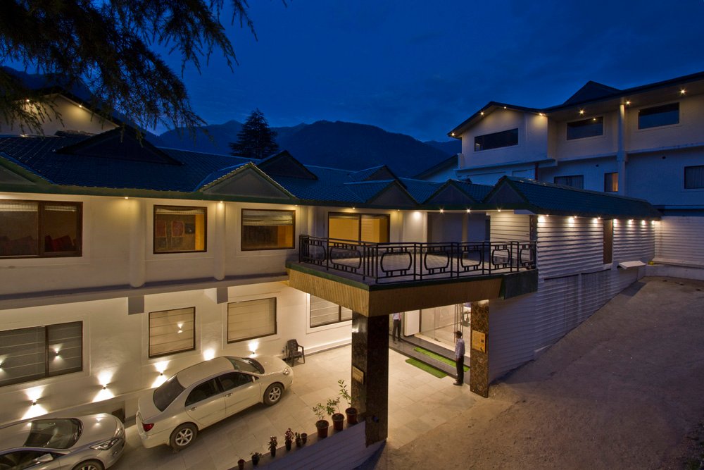 9. MAIN FACADE5